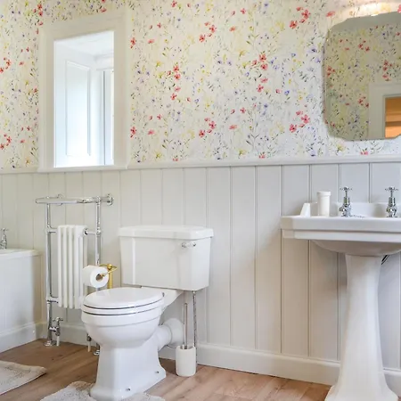 Дом отдыха Monkwood Haile